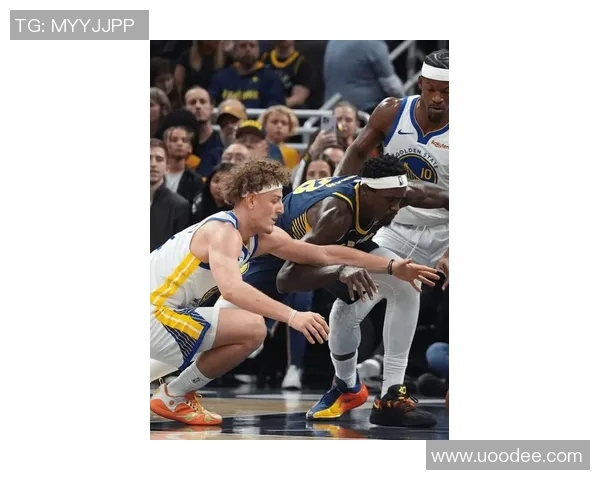 科尔战术失误致勇士末节崩盘！库里关键时刻隐身引发团队配合失效，攻防体系全面崩溃